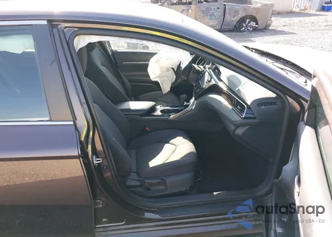 2020 Toyota Camry Le Hybrid z USA, uszkodzony, nr VIN 4T1C31AK9LU520765